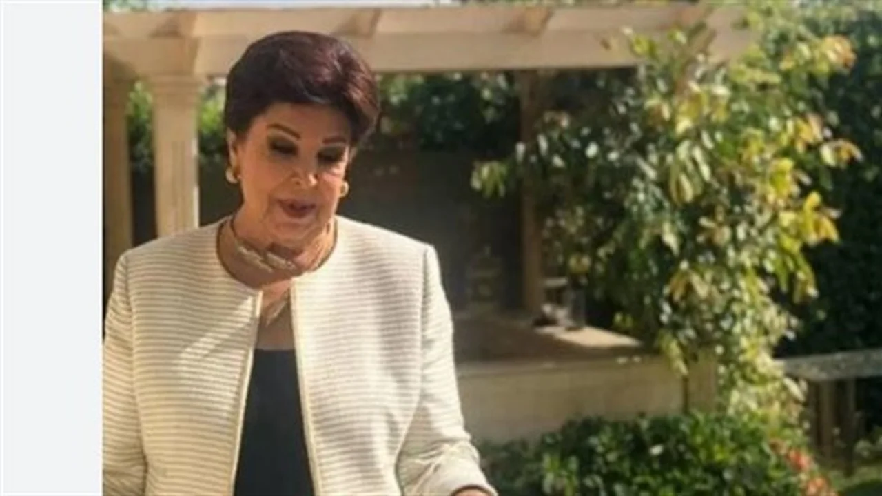 رسالة مؤثرة.. أميرة مختار تناشد والدتها بالصبر في محنتها